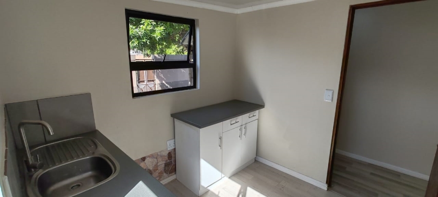 To Let 2 Bedroom Property for Rent in Zeekoevlei Western Cape